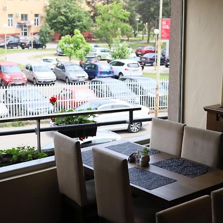 Garni Hotel Ema Kragujevac Bagian luar foto