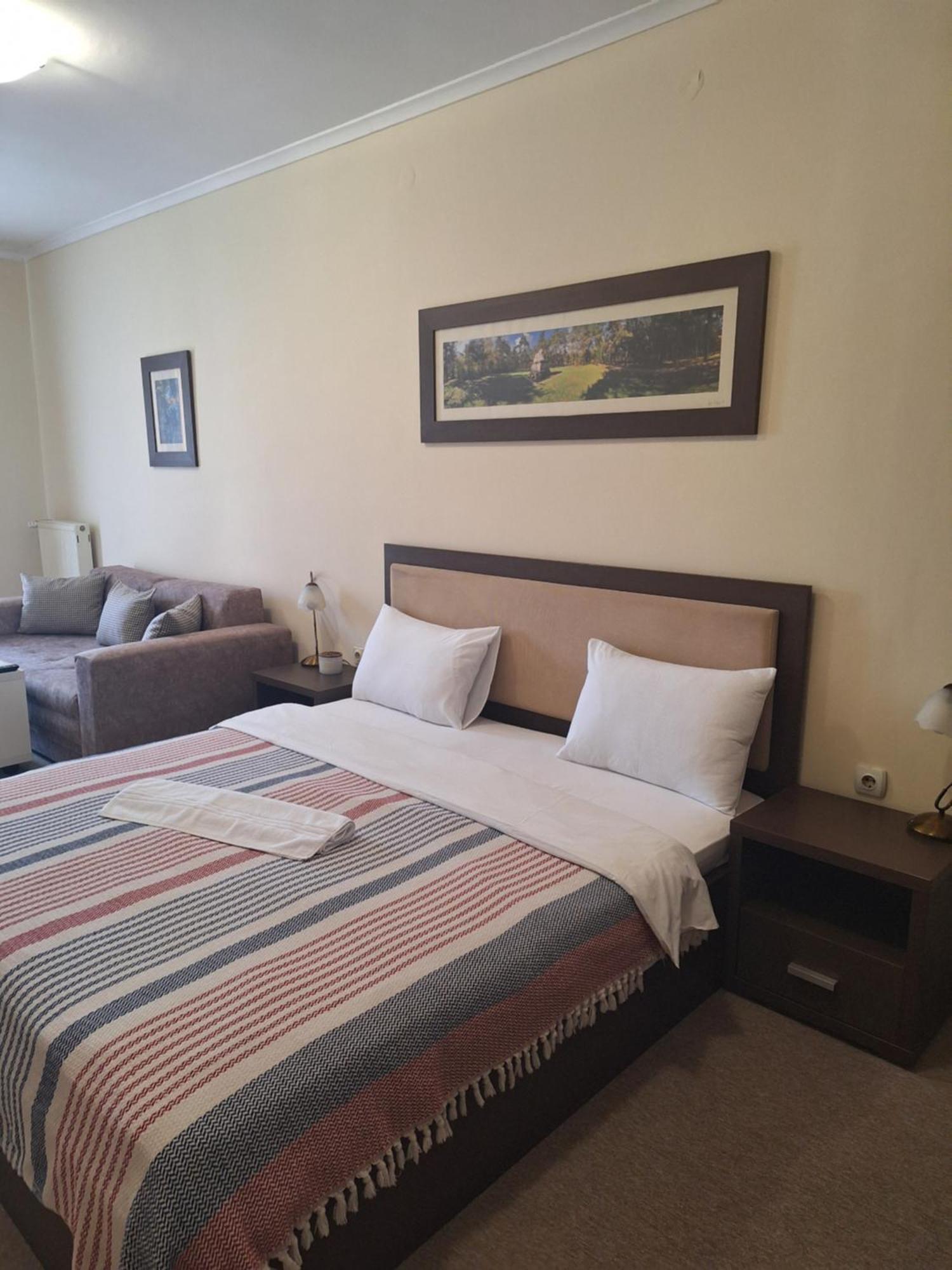 Garni Hotel Ema Kragujevac Bagian luar foto
