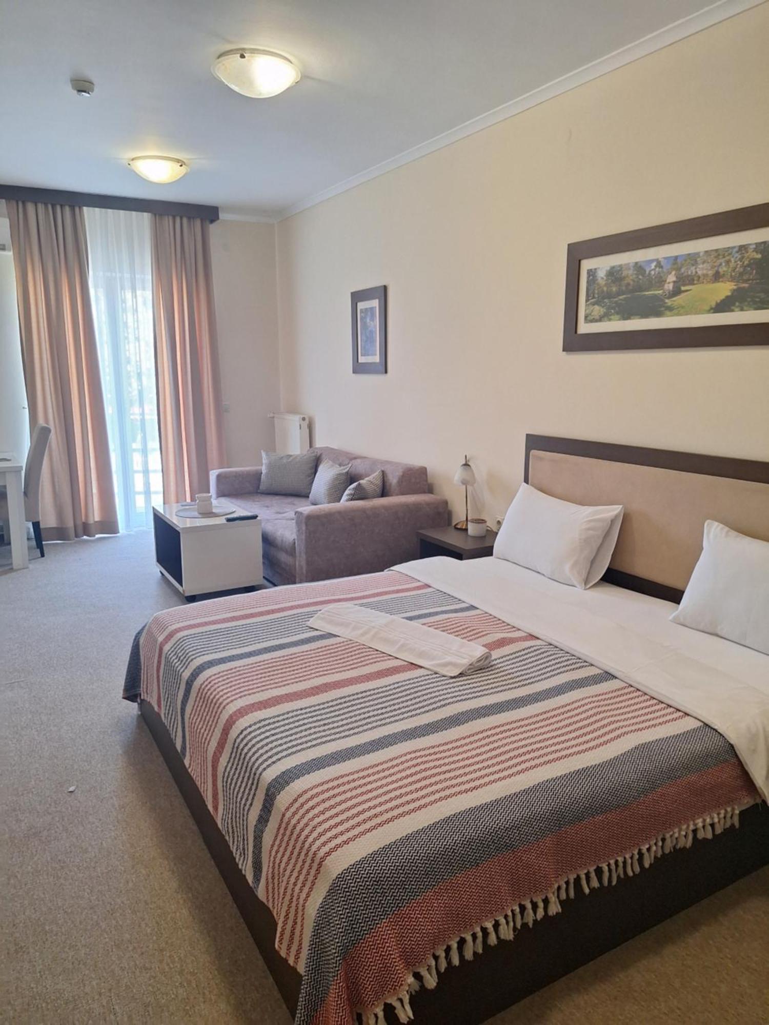 Garni Hotel Ema Kragujevac Bagian luar foto