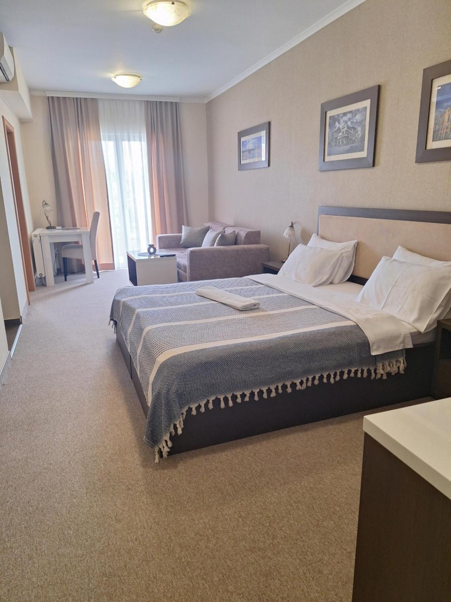 Garni Hotel Ema Kragujevac Bagian luar foto