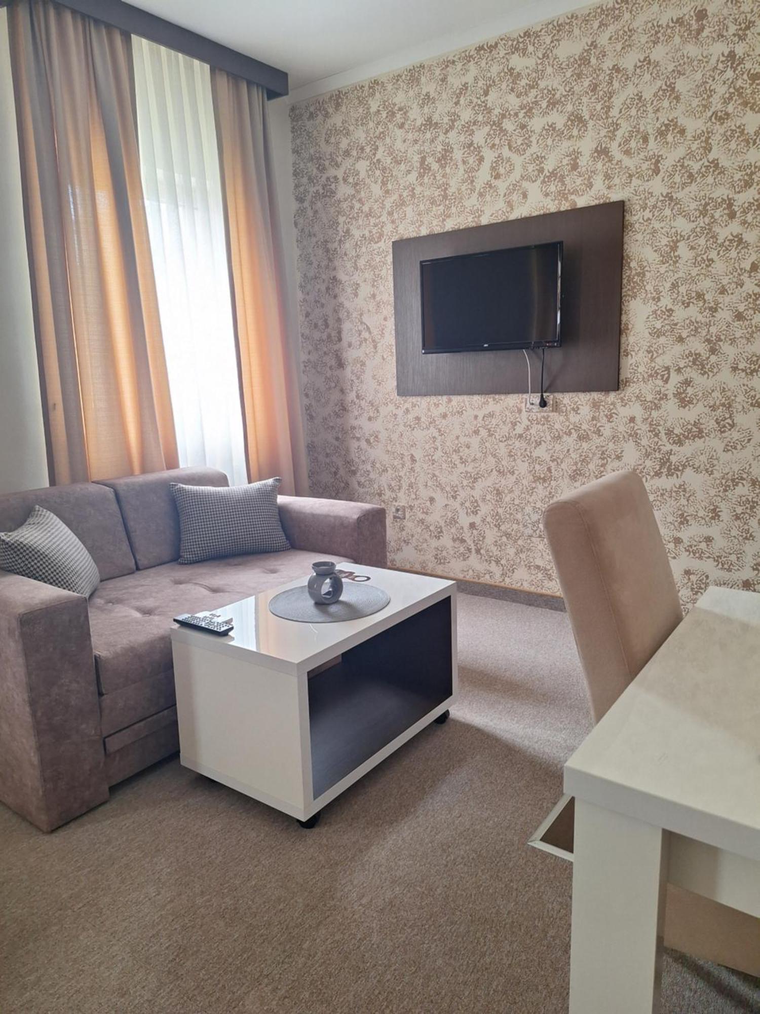 Garni Hotel Ema Kragujevac Bagian luar foto