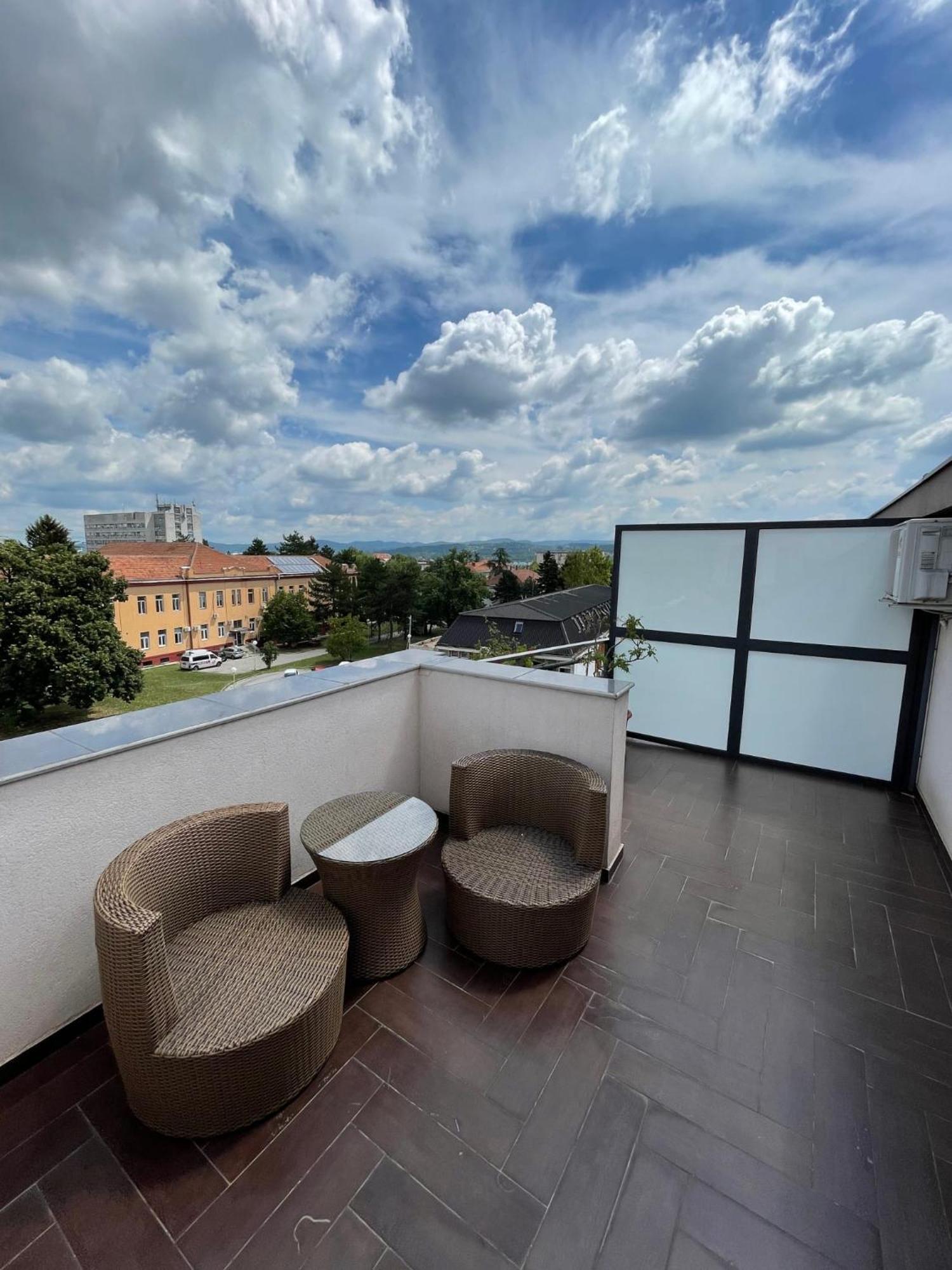 Garni Hotel Ema Kragujevac Bagian luar foto
