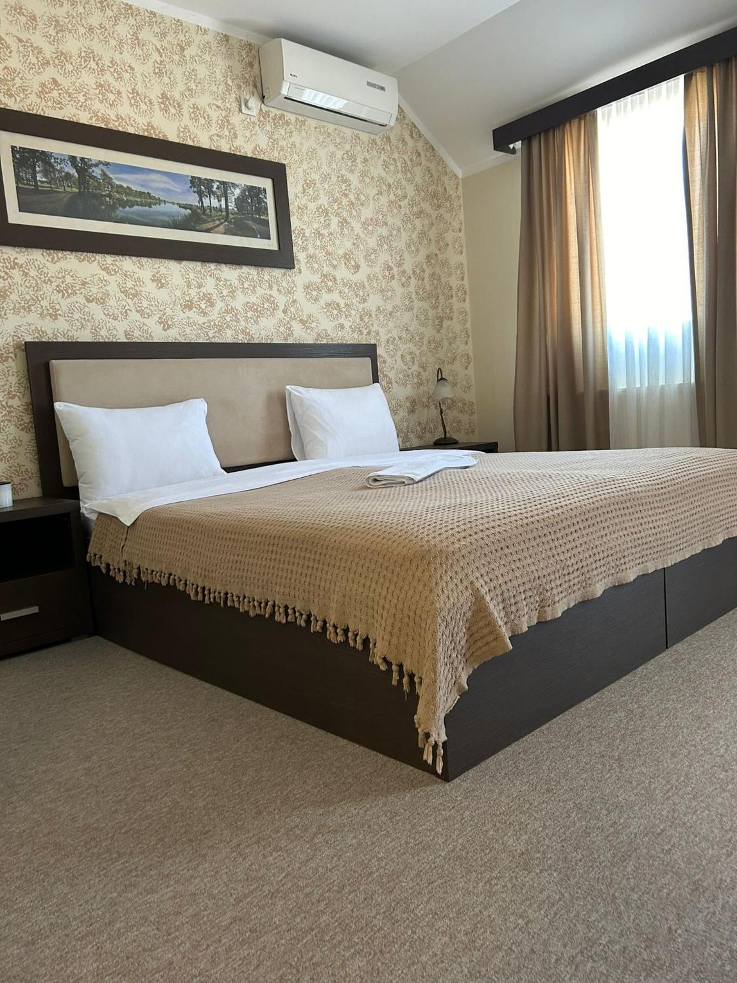 Garni Hotel Ema Kragujevac Bagian luar foto