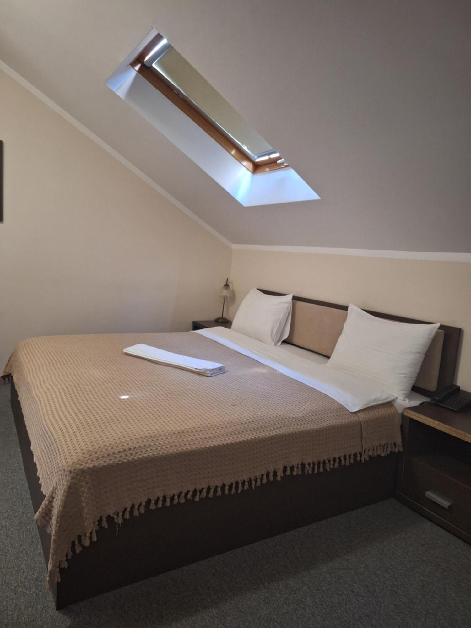 Garni Hotel Ema Kragujevac Bagian luar foto