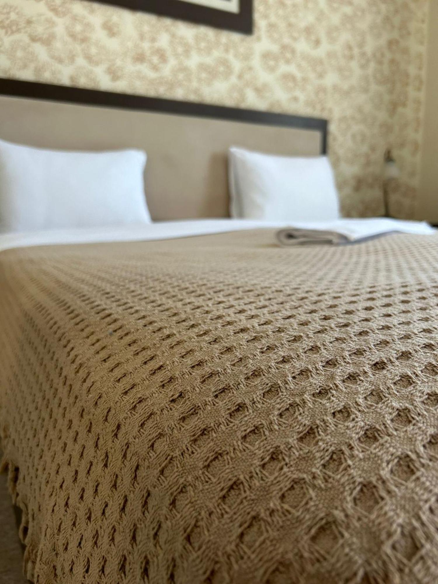 Garni Hotel Ema Kragujevac Bagian luar foto