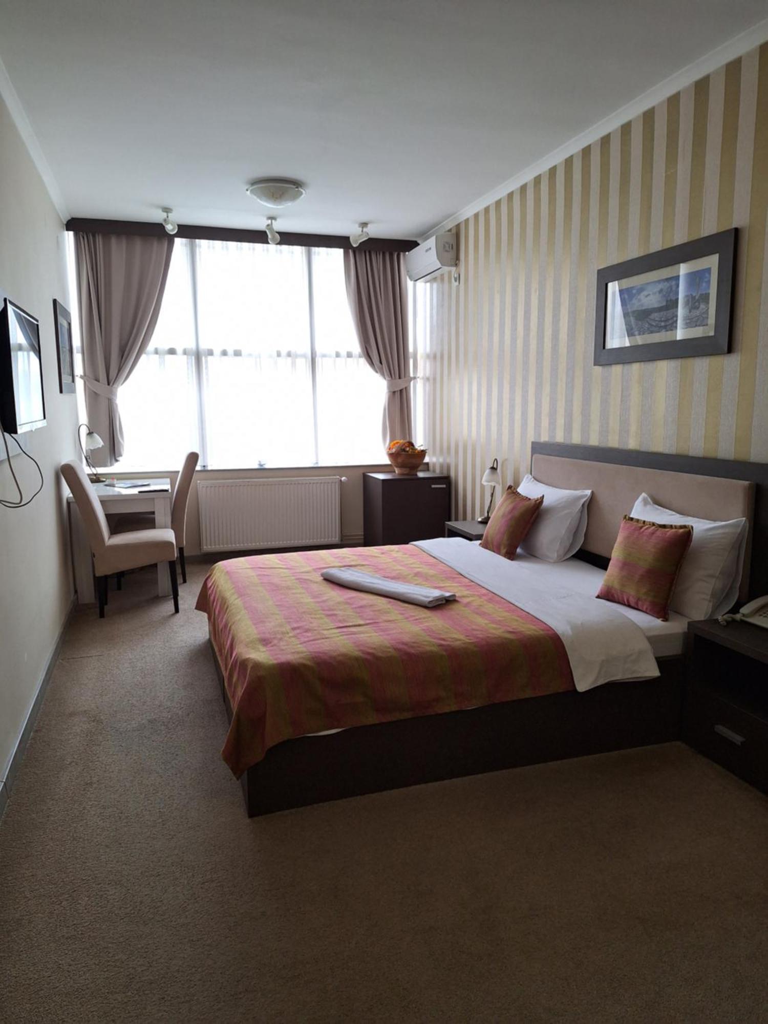 Garni Hotel Ema Kragujevac Bagian luar foto