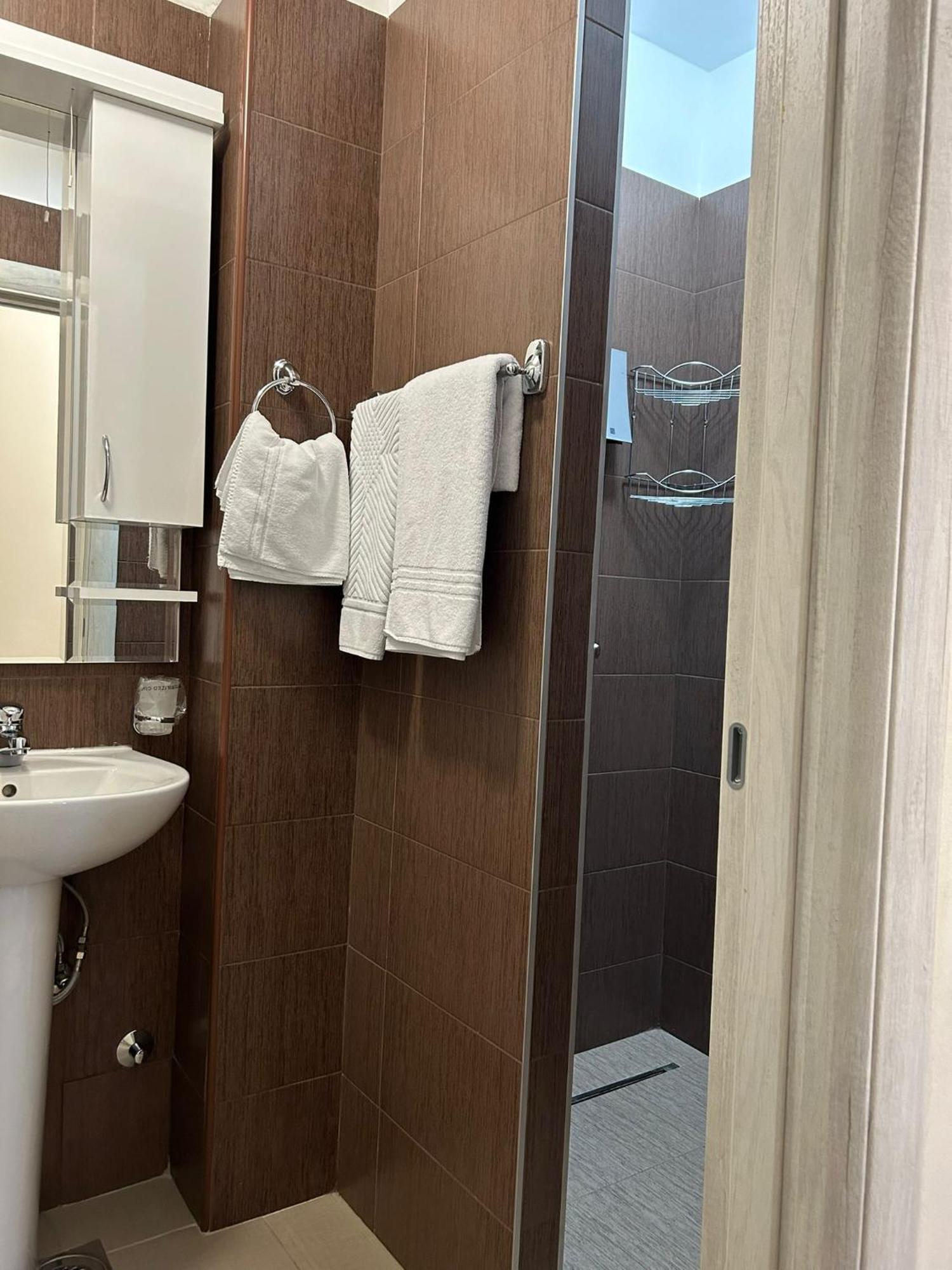 Garni Hotel Ema Kragujevac Bagian luar foto
